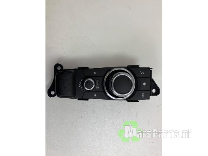 Begagnade Kontrollenhet, multimedia Mazda 2 (DJ/DL) 1.5 SkyActiv-G 90 Pris € 67,00 Marginaltabell erbjuds av Autodemontagebedrijf De Mars
