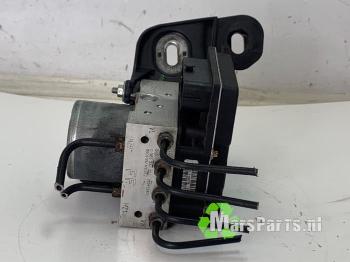Begagnade ABS-pump Opel Corsa D 1.0 Pris € 300,00 Marginaltabell erbjuds av Autodemontagebedrijf De Mars