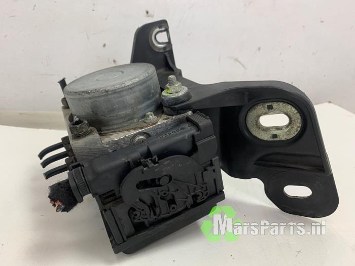 Begagnade ABS-pump Opel Corsa D 1.4 16V Twinport Pris € 125,00 Marginaltabell erbjuds av Autodemontagebedrijf De Mars