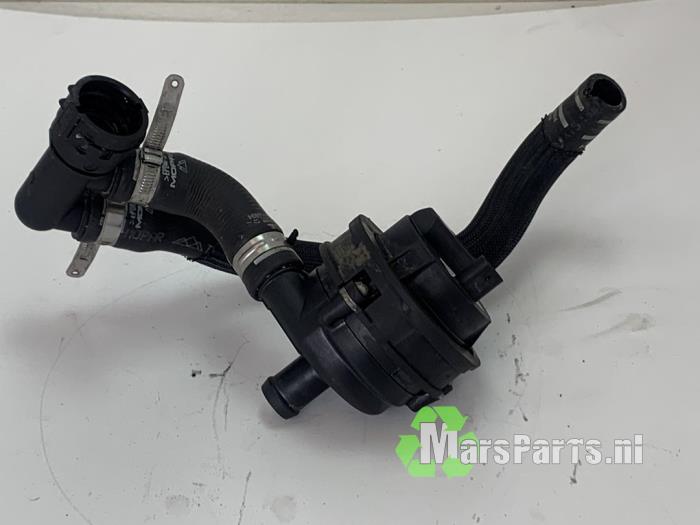 Begagnade Extra vattenpump Jeep Compass II (MP) 1.3 4XE 240 16V 4x4 Pris € 85,00 Marginaltabell erbjuds av Autodemontagebedrijf De Mars