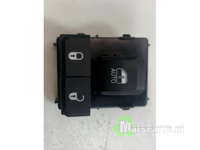 Usados Interruptor de ventanilla eléctrica Jeep Compass II (MP) 1.3 4XE 240 16V 4x4 Precio € 29,00 Norma de margen ofrecido por Autodemontagebedrijf De Mars