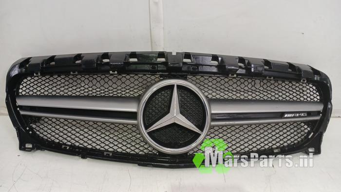 Używane Grill Mercedes CLA Shooting Brake AMG (117.9) 2.0 CLA-45 AMG Turbo 16V Cena € 125,00 Procedura marży oferowane przez Autodemontagebedrijf De Mars