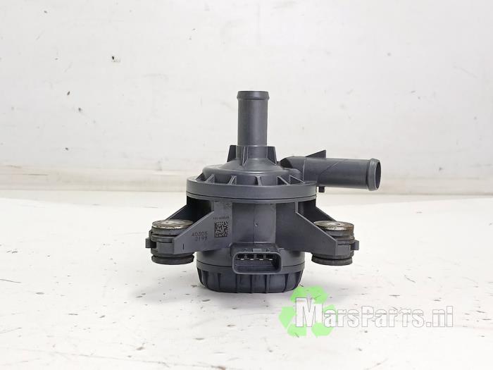 Begagnade Extra vattenpump Toyota Yaris III (P13) 1.5 16V Hybrid Pris € 36,00 Marginaltabell erbjuds av Autodemontagebedrijf De Mars