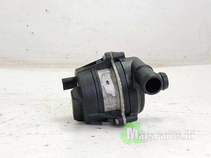 Begagnade Extra vattenpump Jeep Compass II (MP) 1.3 4XE 240 16V 4x4 Pris € 50,00 Marginaltabell erbjuds av Autodemontagebedrijf De Mars
