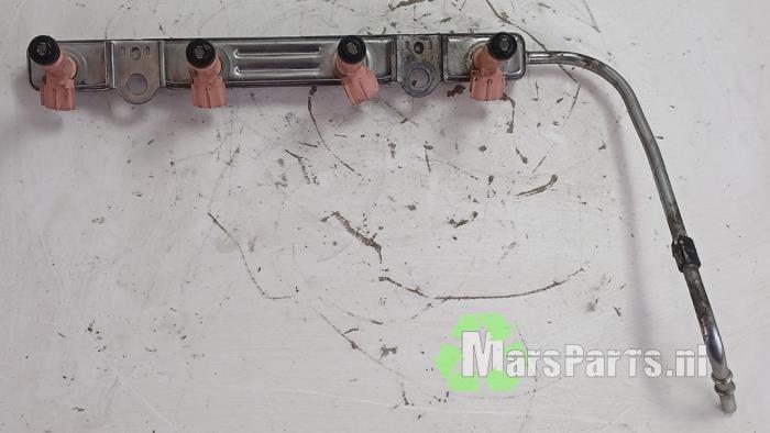 Gebrauchte Einspritzdüse (Einspritzer) Toyota Yaris III (P13) 1.5 16V Hybrid Preis € 30,00 Margenregelung angeboten von Autodemontagebedrijf De Mars