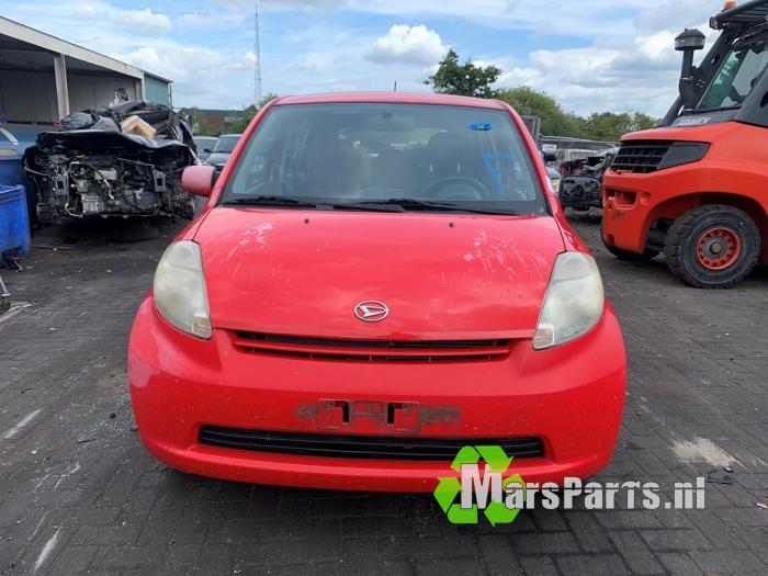 Stötdämparstång, höger fram från en Daihatsu Sirion 2 (M3) 1.0 12V DVVT 2007