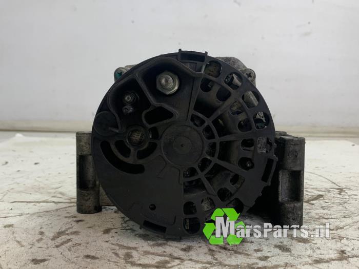 Dynamo van een Opel Combo 1.3 CDTI 16V ecoFlex 2013