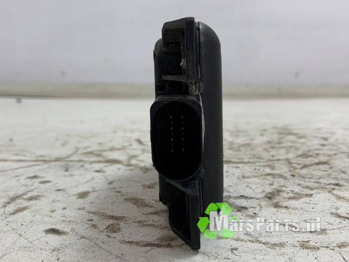 Begagnade Dödvinkelsensor Skoda Superb Combi (3V5) 2.0 TDI Pris € 67,00 Marginaltabell erbjuds av Autodemontagebedrijf De Mars