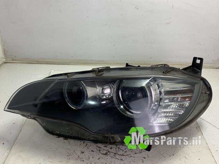 Używane Reflektor lewy BMW X6 (E71/72) xDrive30d 3.0 24V Cena € 700,00 Procedura marży oferowane przez Autodemontagebedrijf De Mars