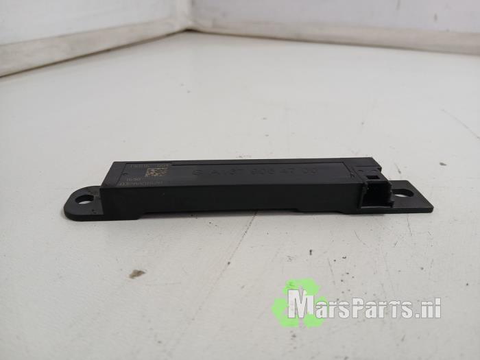 Używane Keyless Entry-Antena Mercedes A (177.0) 2.0 A-220 Turbo 16V Cena € 10,00 Procedura marży oferowane przez Autodemontagebedrijf De Mars