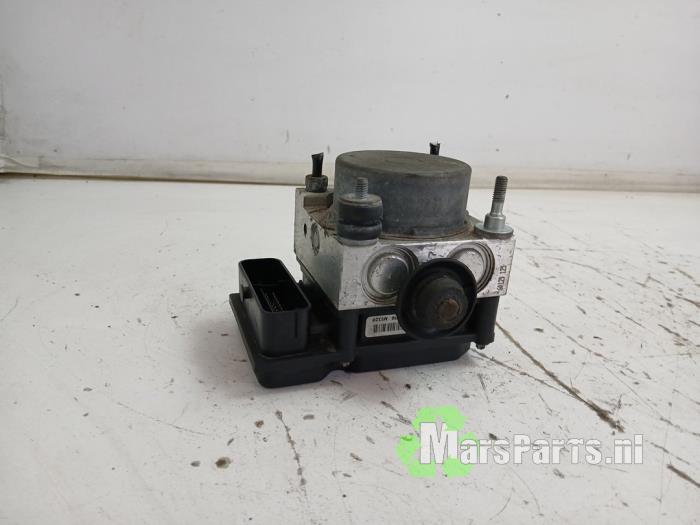 Begagnade ABS-pump Ford Ka II 1.2 Pris € 35,00 Marginaltabell erbjuds av Autodemontagebedrijf De Mars