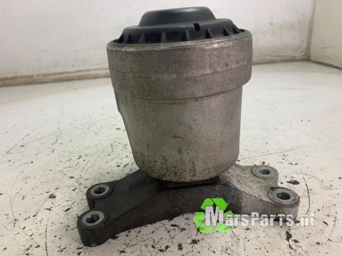 Engine mount from a Ford Transit Custom 2.2 TDCi 16V 2016