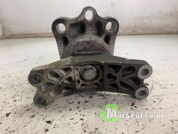 Engine mount from a Ford Transit Custom 2.2 TDCi 16V 2016