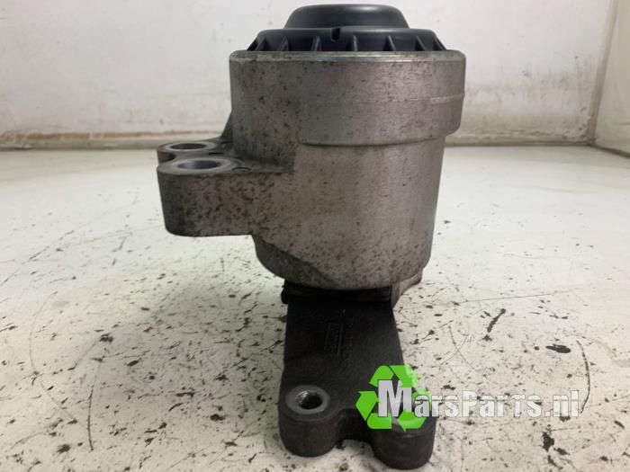 Engine mount from a Ford Transit Custom 2.2 TDCi 16V 2016