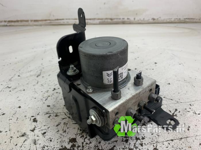 Begagnade ABS-pump Opel Grandland (X) 1.2 Turbo 12V Pris € 200,00 Marginaltabell erbjuds av Autodemontagebedrijf De Mars