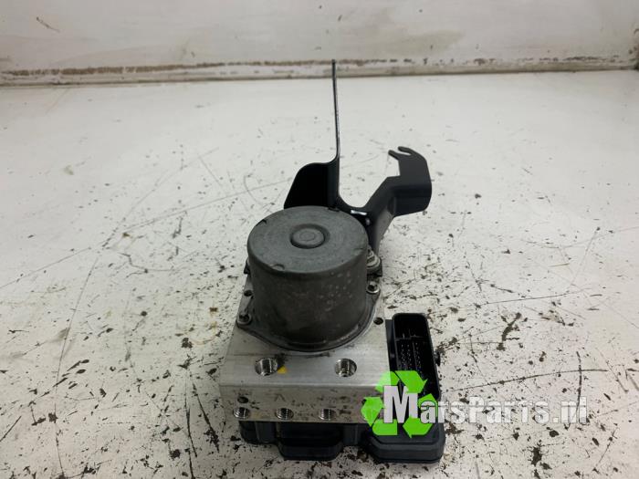 Begagnade ABS-pump Mazda CX-3 (DJ/DK) 2.0 SkyActiv-G 120 Pris € 125,00 Marginaltabell erbjuds av Autodemontagebedrijf De Mars