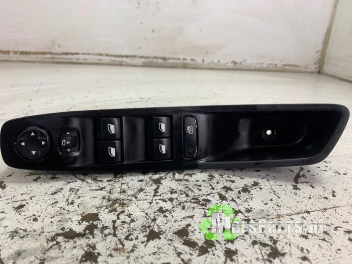 Usados Interruptor combinado de ventanillas Opel Grandland (X) 1.2 Turbo 12V Precio € 50,00 Norma de margen ofrecido por Autodemontagebedrijf De Mars