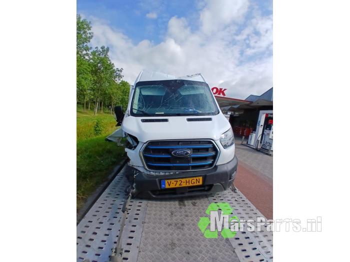 Używane Próg prawy Ford Transit E-Transit 68 kWh Cena na żądanie oferowane przez Autodemontagebedrijf De Mars