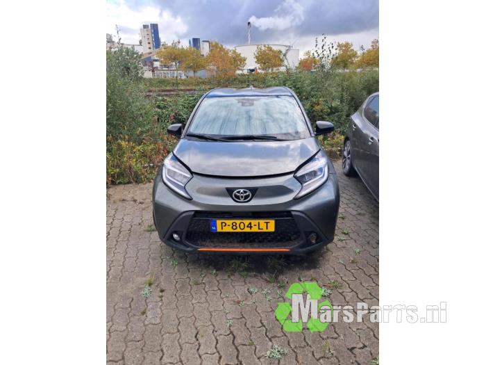 Używane Dach Toyota Aygo X 1.0 12V VVT-i Cena na żądanie oferowane przez Autodemontagebedrijf De Mars