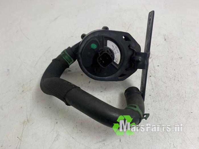 Begagnade Extra vattenpump Renault Kangoo Express (FW) ZE Pris € 45,00 Marginaltabell erbjuds av Autodemontagebedrijf De Mars