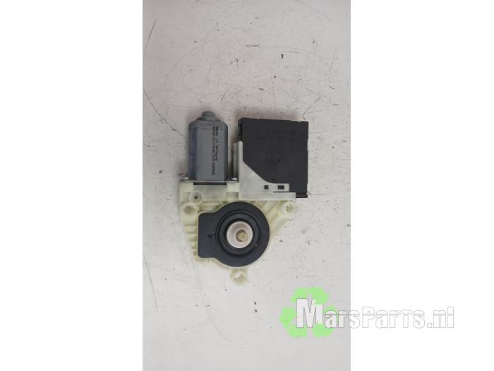 Usados Motor de ventanilla de puerta Volkswagen Golf VI (5K1) 1.4 TSI 160 16V Precio € 65,00 Norma de margen ofrecido por Autodemontagebedrijf De Mars