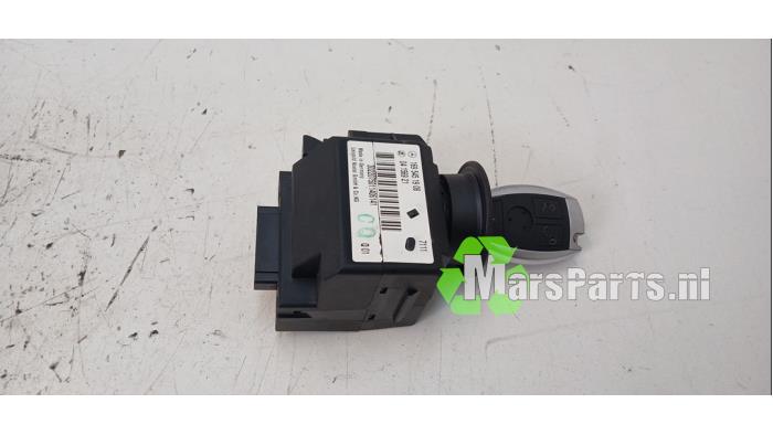 Używane Stacyjka + Kluczyk Mercedes A (W169) 1.5 A-150 5-Drs. Cena € 50,00 Procedura marży oferowane przez Autodemontagebedrijf De Mars
