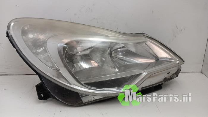 Używane Reflektor prawy Opel Corsa D 1.2 16V LPG Cena € 90,00 Procedura marży oferowane przez Autodemontagebedrijf De Mars