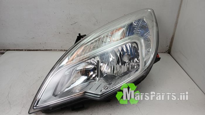 Używane Reflektor lewy Opel Meriva (B) 1.4 Turbo 16V LPG ecoFLEX Cena € 125,00 Procedura marży oferowane przez Autodemontagebedrijf De Mars