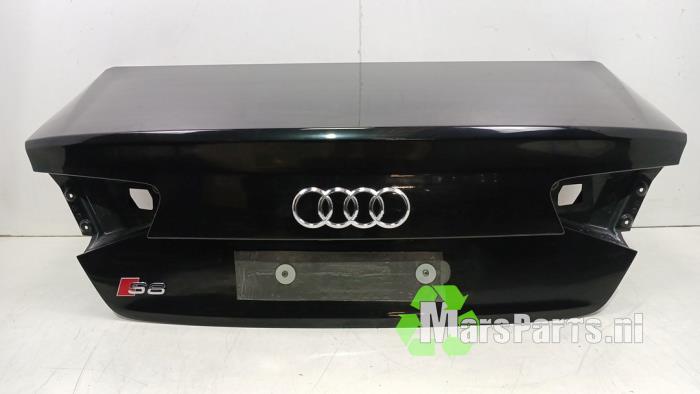 Używane Tylna klapa Audi S8 (D4) 4.0 V8 TFSI 32V Cena € 375,00 Procedura marży oferowane przez Autodemontagebedrijf De Mars