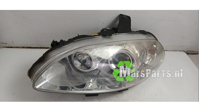 Używane Reflektor lewy Fiat Croma (194) 2.2 MPI 16V Cena € 60,00 Procedura marży oferowane przez Autodemontagebedrijf De Mars
