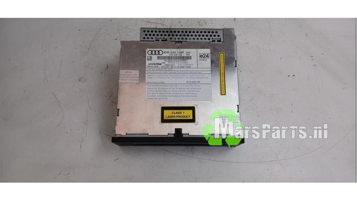 Używane Odtwarzacz DVD Audi S8 (D4) 4.0 V8 TFSI 32V Cena € 95,00 Procedura marży oferowane przez Autodemontagebedrijf De Mars