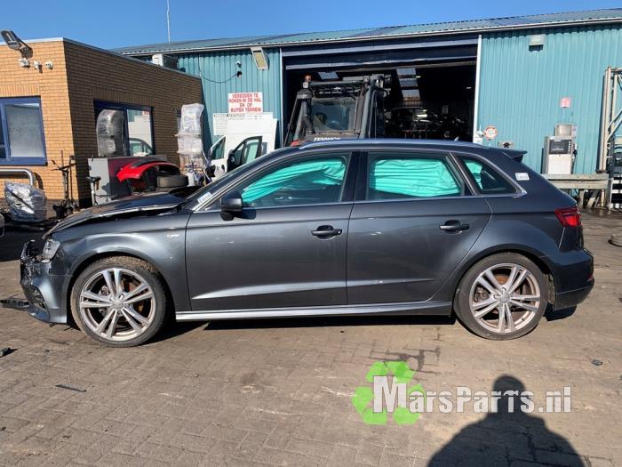 Używane Element karoserii lewy przód Audi A3 Sportback (8VA/8VF) 1.5 TFSI 16V Cena na żądanie oferowane przez Autodemontagebedrijf De Mars