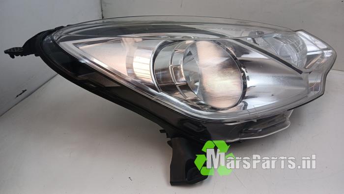 Używane Reflektor prawy Citroen DS3 (SA) 1.6 VTi 120 16V Cena € 80,00 Procedura marży oferowane przez Autodemontagebedrijf De Mars