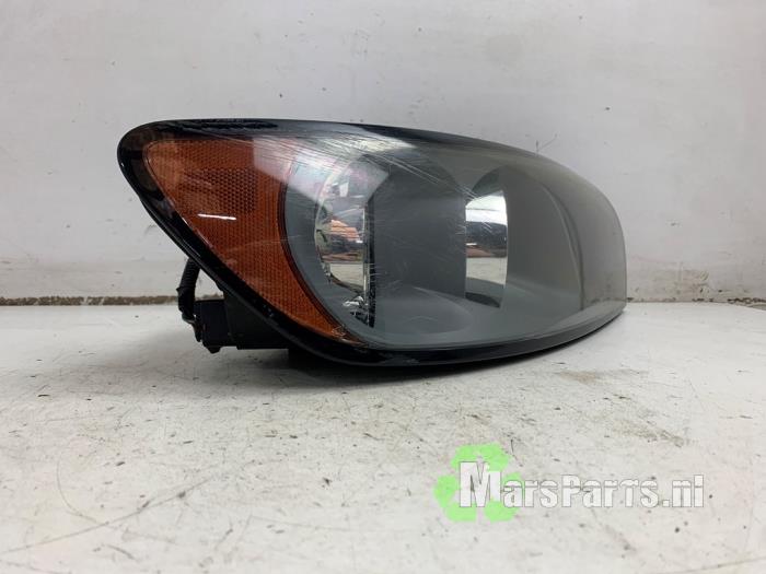 Używane Reflektor prawy Volvo V50 (MW) 1.6 16V Cena € 90,00 Procedura marży oferowane przez Autodemontagebedrijf De Mars