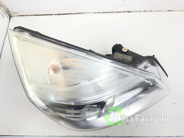 Używane Reflektor prawy Renault Espace (JK) 2.0 16V Turbo Cena € 120,00 Procedura marży oferowane przez Autodemontagebedrijf De Mars