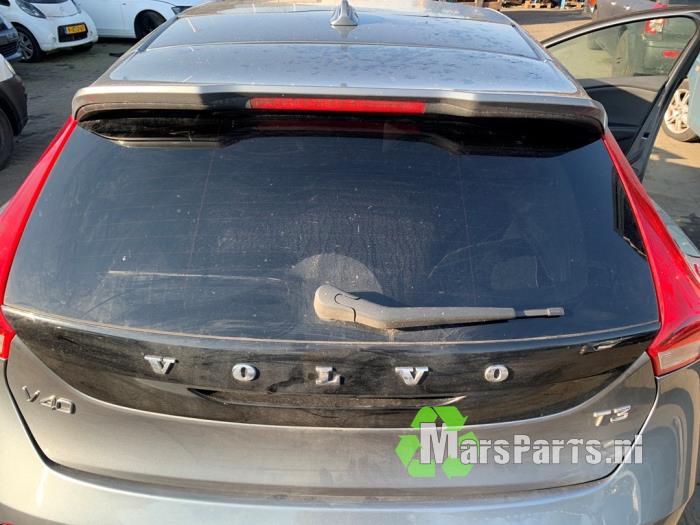 Używane Tylna klapa Volvo V40 (MV) 1.5 T3 16V Geartronic Cena € 75,00 Procedura marży oferowane przez Autodemontagebedrijf De Mars