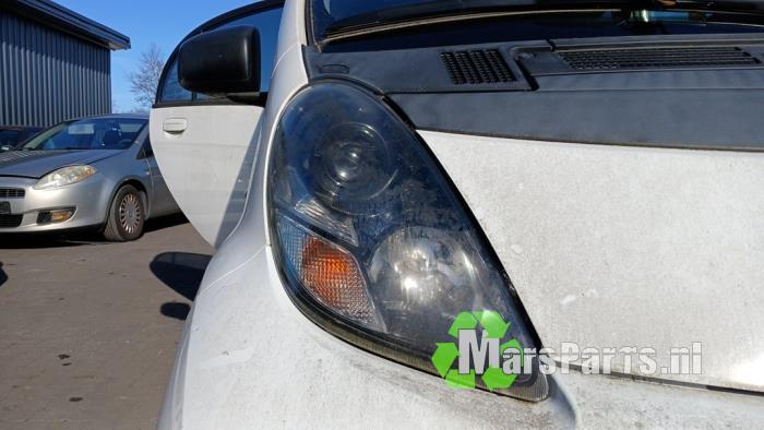 Używane Reflektor prawy Citroen C-Zero 16 kWh Cena € 135,00 Procedura marży oferowane przez Autodemontagebedrijf De Mars