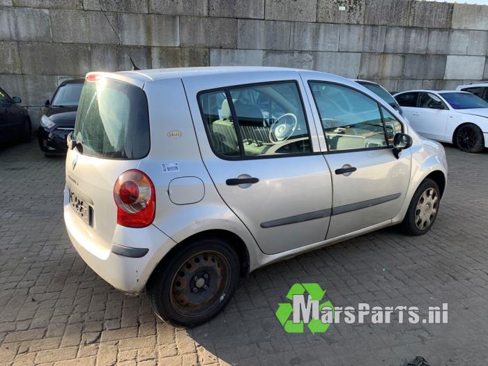 Usagé Compresseur de clim Renault Modus/Grand Modus (JP) 1.2 16V Prix € 50,00 Règlement à la marge proposé par Autodemontagebedrijf De Mars