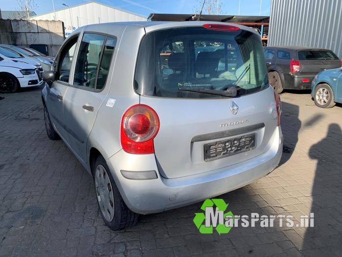 Używane Element karoserii lewy tyl Renault Modus/Grand Modus (JP) 1.2 16V Cena na żądanie oferowane przez Autodemontagebedrijf De Mars