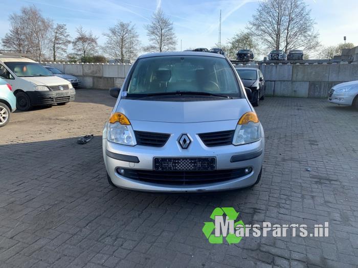 Używane Element karoserii przedni Renault Modus/Grand Modus (JP) 1.2 16V Cena na żądanie oferowane przez Autodemontagebedrijf De Mars