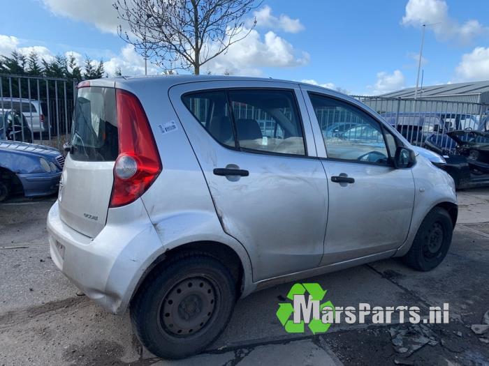 Używane Dach + Tyl Opel Agila (B) 1.0 12V Cena € 250,00 Procedura marży oferowane przez Autodemontagebedrijf De Mars