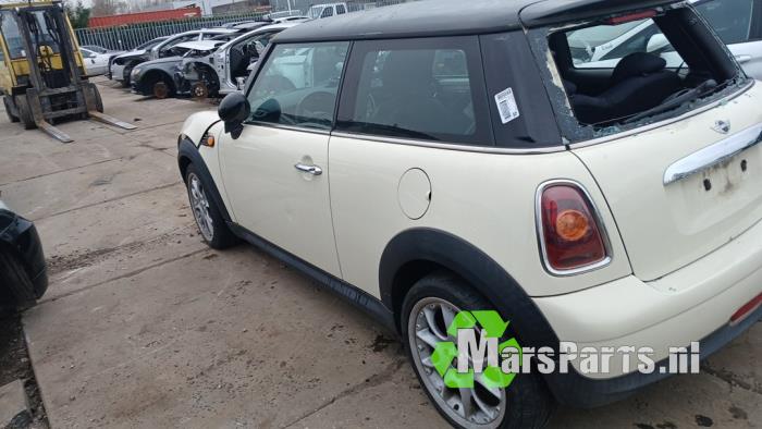 Używane Panel boczny lewy tyl Mini Mini (R56) 1.6 16V Cooper Cena € 250,00 Procedura marży oferowane przez Autodemontagebedrijf De Mars