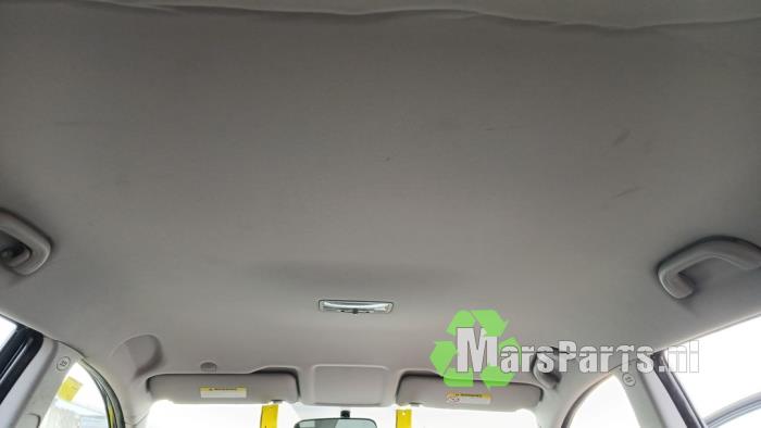 Używane Podsufitka Kia Cee'd Sporty Wagon (EDF) 1.4 CVVT 16V Cena € 100,00 Procedura marży oferowane przez Autodemontagebedrijf De Mars