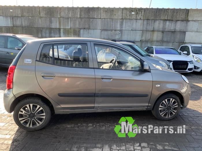 Begagnade Påfyllningsrör, bränsletank Kia Picanto (BA) 1.0 12V Pris € 25,00 Marginaltabell erbjuds av Autodemontagebedrijf De Mars