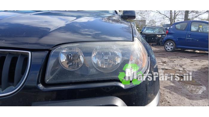 Używane Reflektor lewy BMW X3 (E83) 2.0d 16V Cena € 200,00 Procedura marży oferowane przez Autodemontagebedrijf De Mars