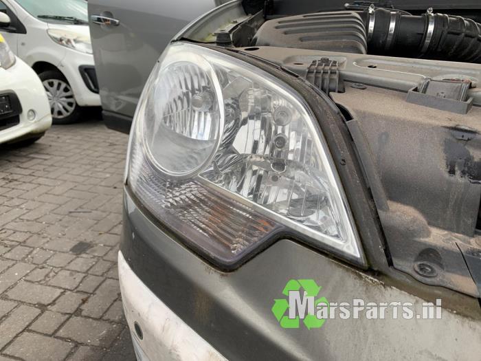 Używane Reflektor prawy Opel Antara (LA6) 2.0 CDTI 16V 4x4 Cena € 65,00 Procedura marży oferowane przez Autodemontagebedrijf De Mars