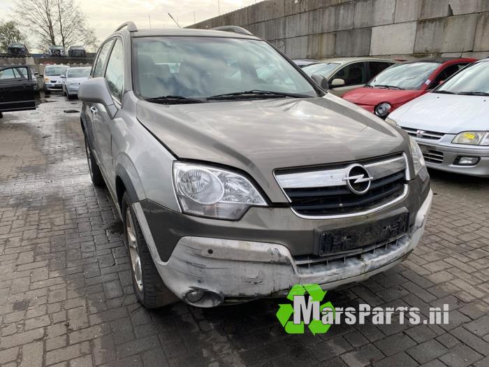 Używane Pólwal Opel Antara (LA6) 2.0 CDTI 16V 4x4 Cena € 100,00 Procedura marży oferowane przez Autodemontagebedrijf De Mars