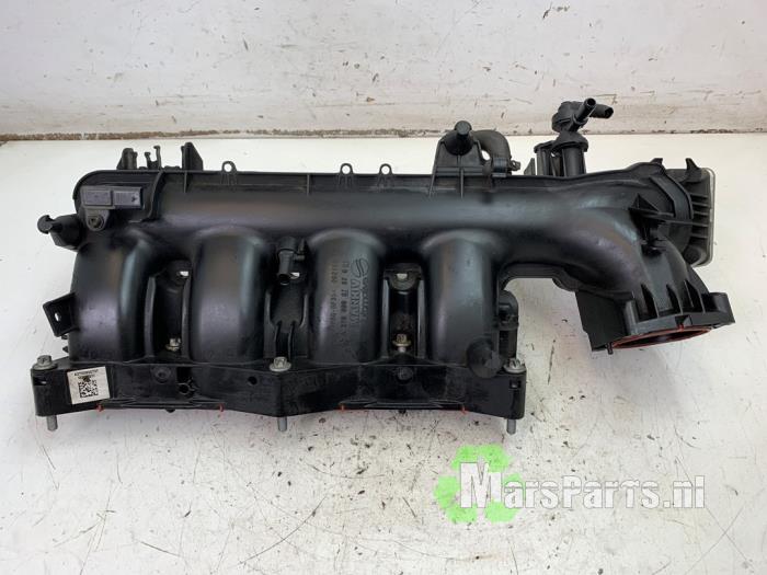 Używane Kolektor dolotowy Mercedes A (W176) 1.6 A-200 16V Cena € 85,00 Procedura marży oferowane przez Autodemontagebedrijf De Mars