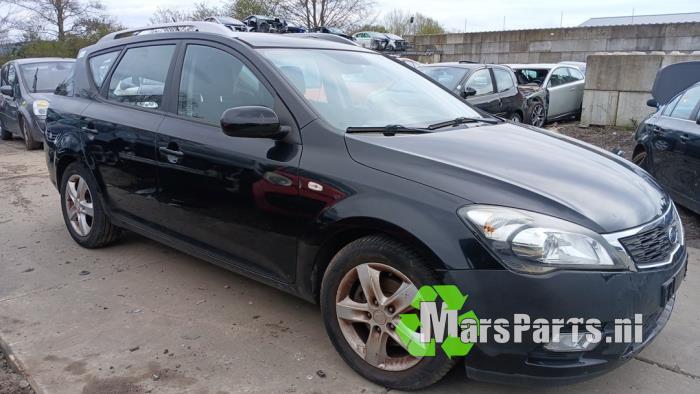 Używane Dach + Tyl Kia Cee'd Sporty Wagon (EDF) 1.4 CVVT 16V Cena € 250,00 Procedura marży oferowane przez Autodemontagebedrijf De Mars