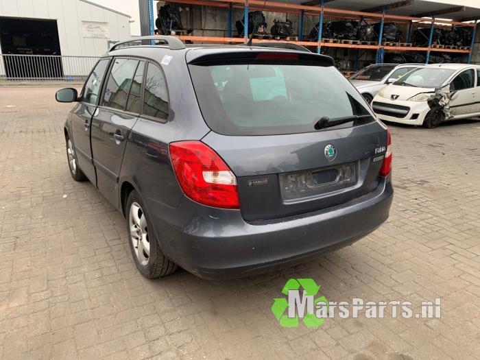 Używane Dach + Tyl Skoda Fabia II Combi 1.2 TDI 12V Greenline Cena € 250,00 Procedura marży oferowane przez Autodemontagebedrijf De Mars